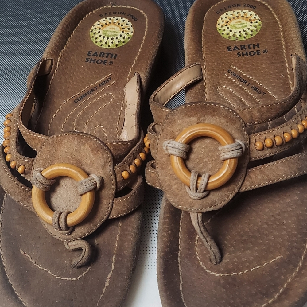 Earth shoes rustic brown sandals comfort and worn 7.5m